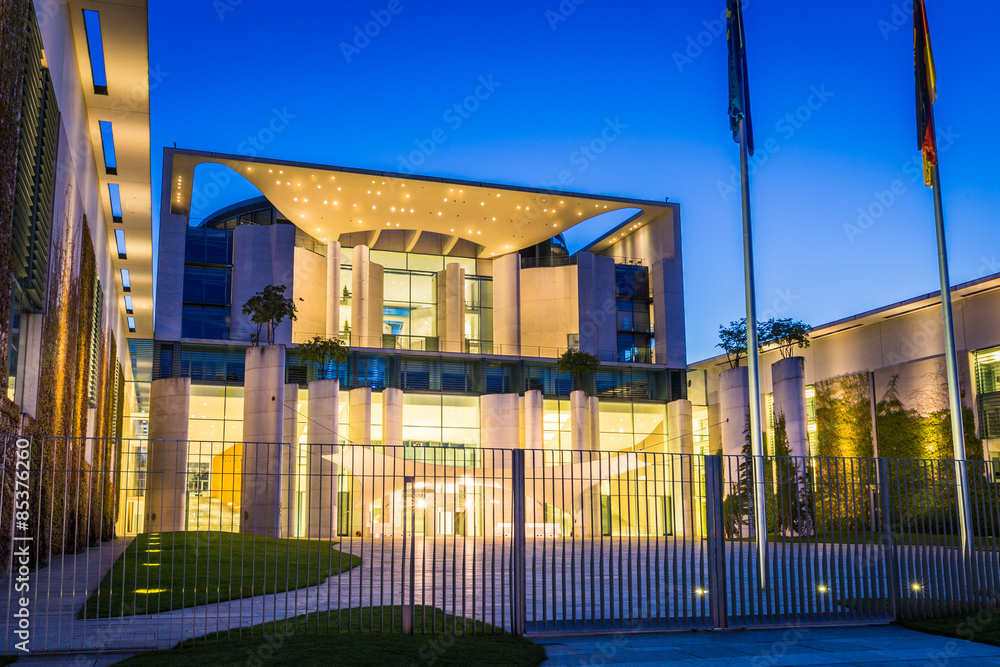 Fototapeta premium Bundeskanzleramt bei Nacht, Berlin - Deutschland