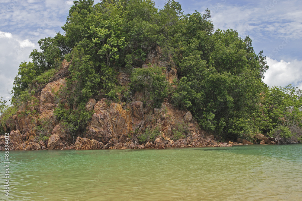 Obraz premium Karst rock formations in the Bay of Phang Nga, Thailand, Southeast Asia