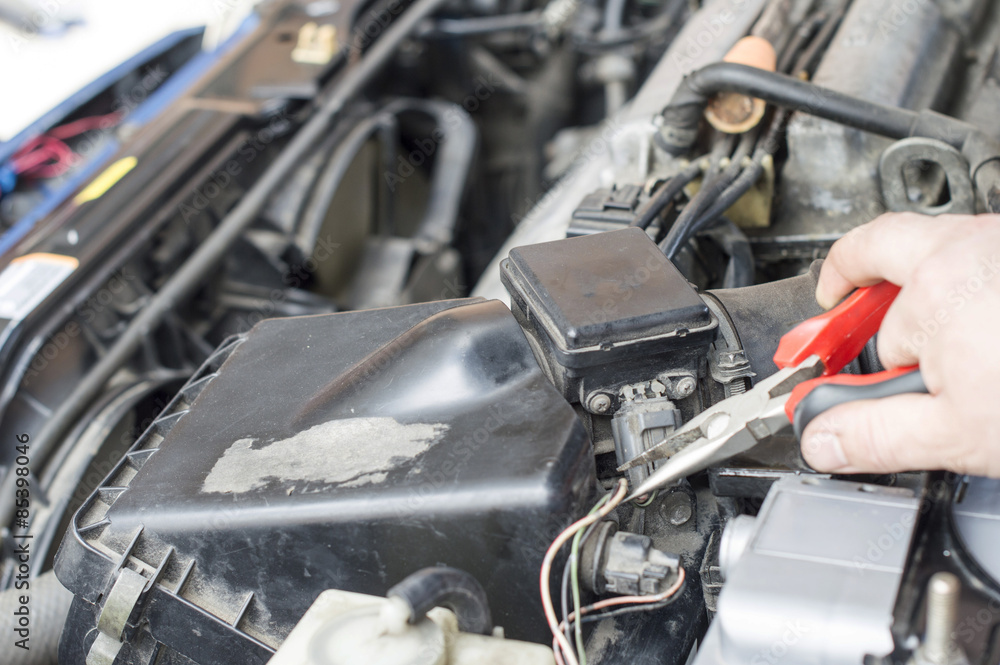 Obraz premium The process of repairing vehicle using pliers