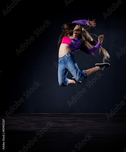 Girl modern dancer (normal version)