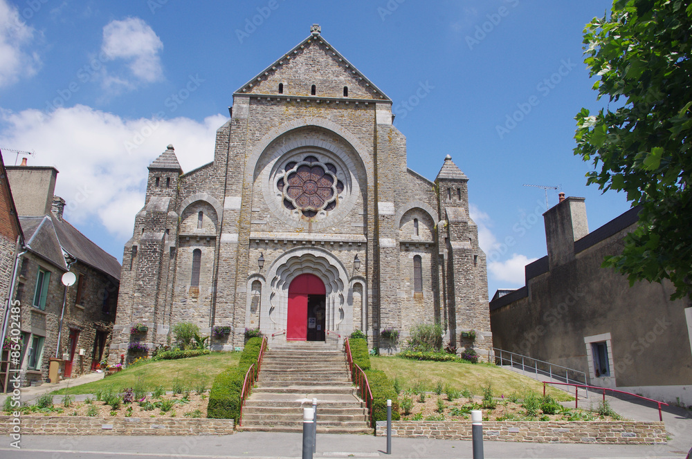 L'église de St Aubin du Cormier