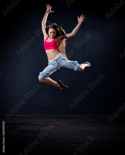 Girl modern dancer (normal version)