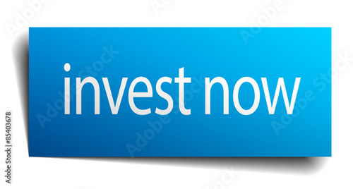 invest now blue paper sign on white background