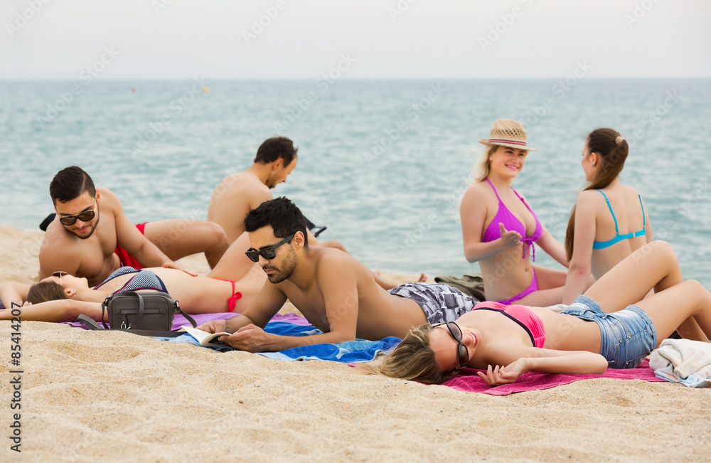 Fototapeta premium Adults relaxing at sandy beach