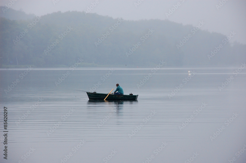 Angler am frühen Morgen