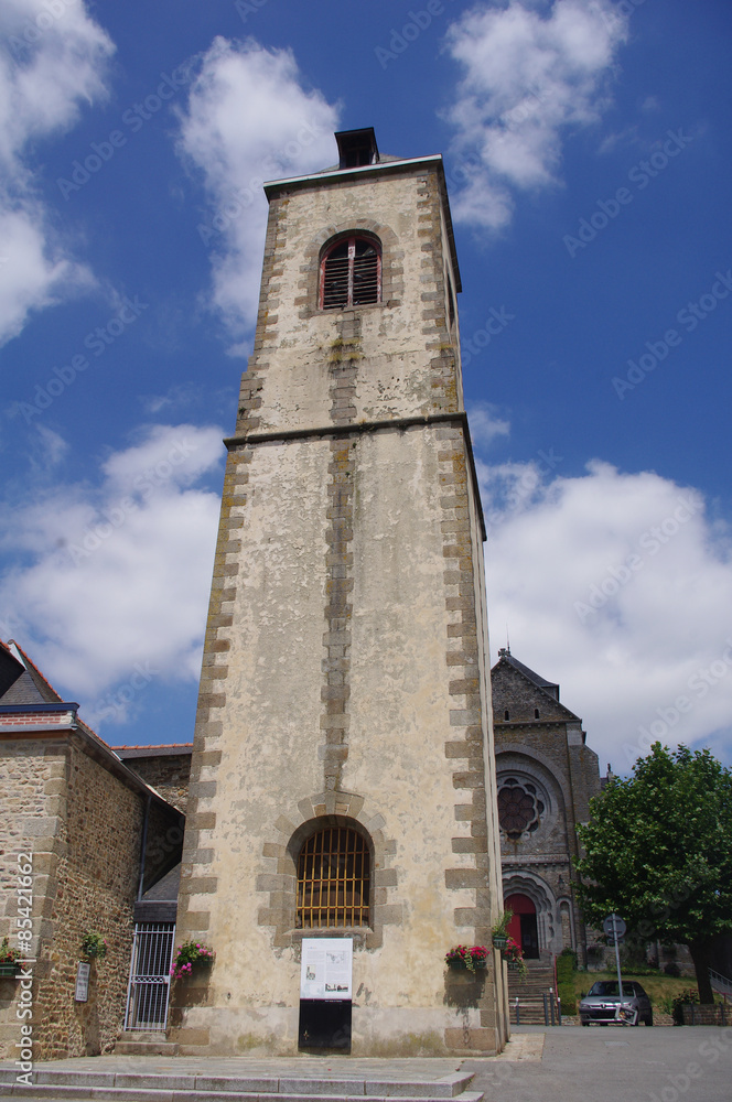 La vieille tour de l'église