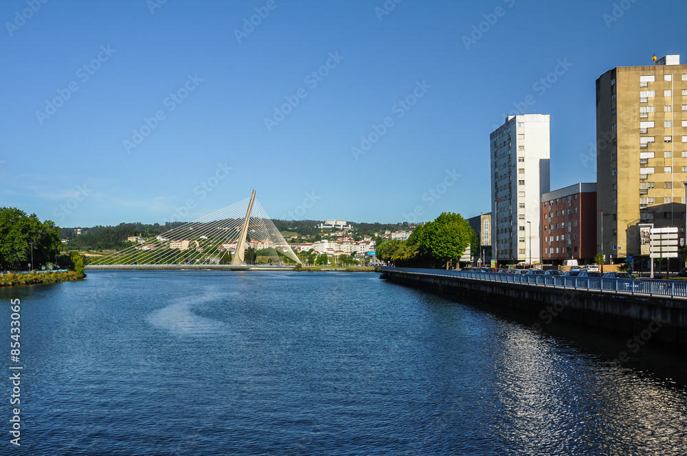 El río Lérez y el Puente de los Tirantes, Pontevedra, España
