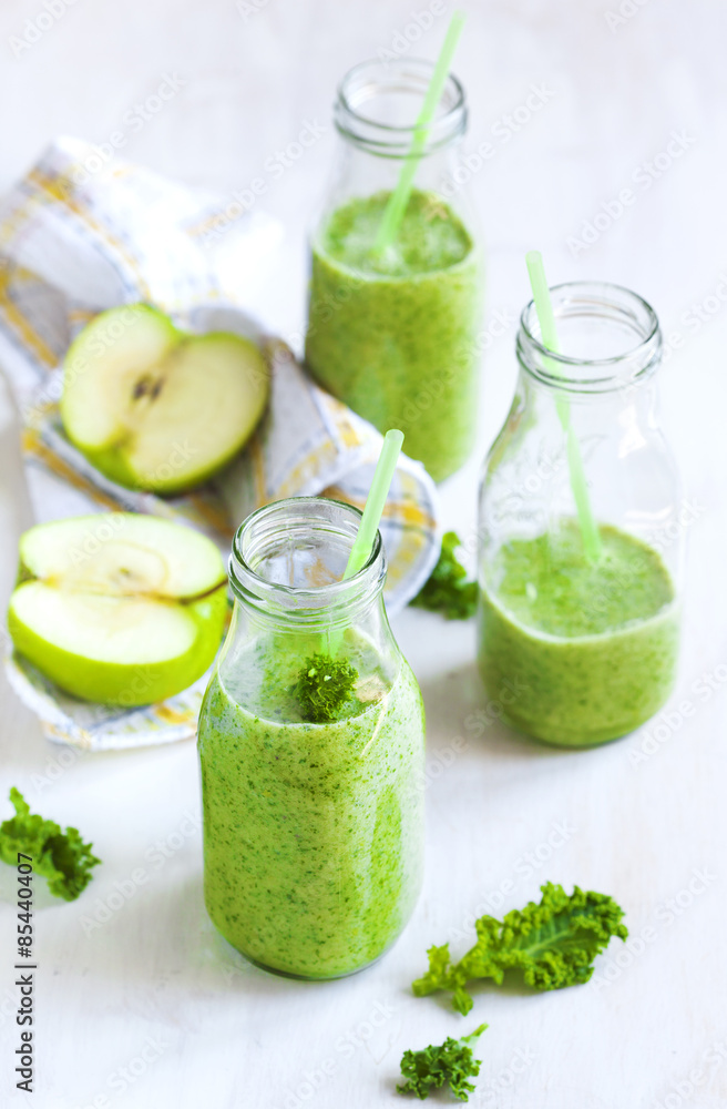 Fototapeta premium Green juice in bottle. Healthy drink.