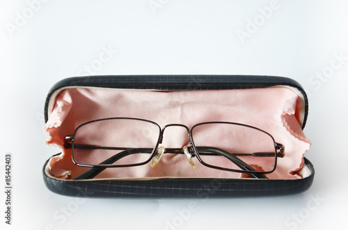 Eyeglasses for farsighted