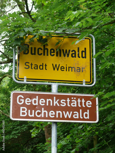 Hinweisschild Gedenkstätte Buchenwald bei Weimar/Thüringen photo