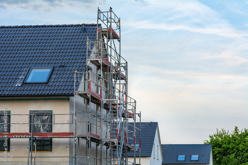 Fototapeta premium Baugerüst Einfamilienhaus