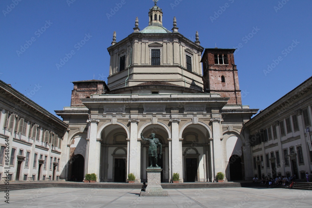 Milano; basilica di San Lorenzo, facciata