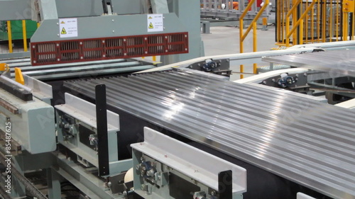 Saws for cutting aluminum