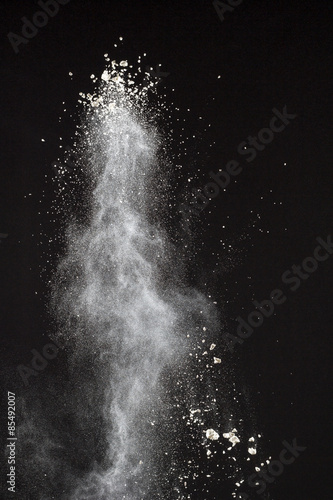  Freeze motion of white dust explosion