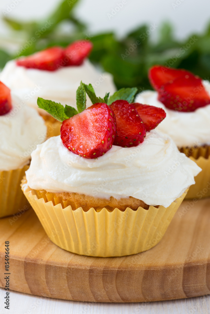 Homemade strawberry cupcakes Homemade strawberry cupcakes