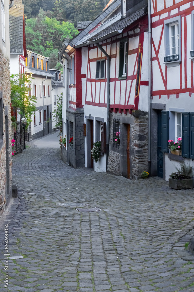 Fototapeta premium Gasse in Monreal/ Eifel