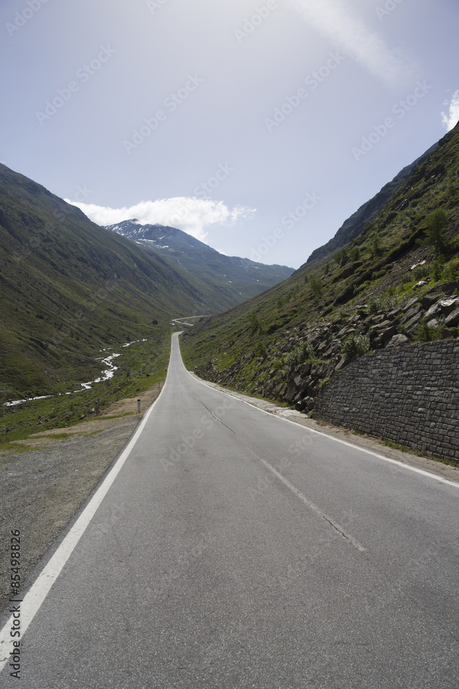 Naklejka premium Straße Richtung Timmelsjoch