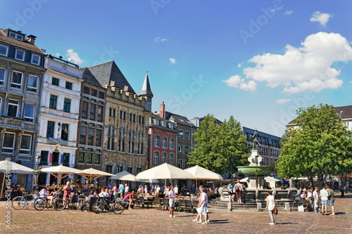 Schilderij op canvas Aachen Karlsbrunnen