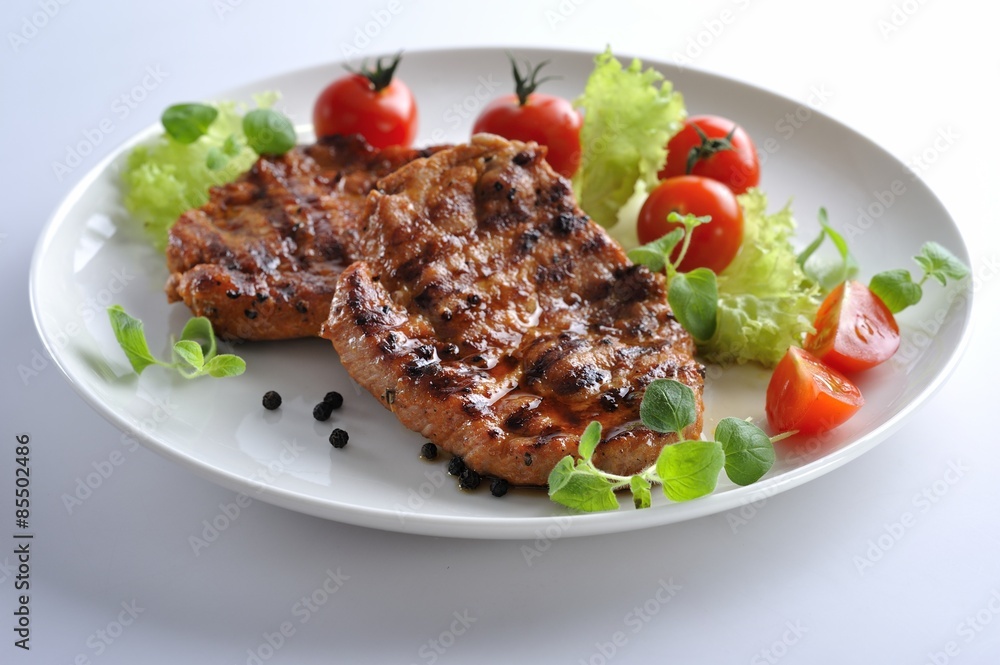 cutlet, meat with lettuce and tomatoes