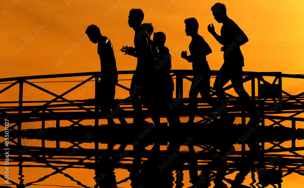 Obraz premium Silhouette of running girl at sunrise.