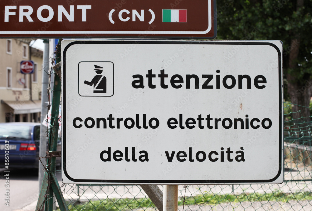 Warnung vor zu schnellem Fahren in Italien