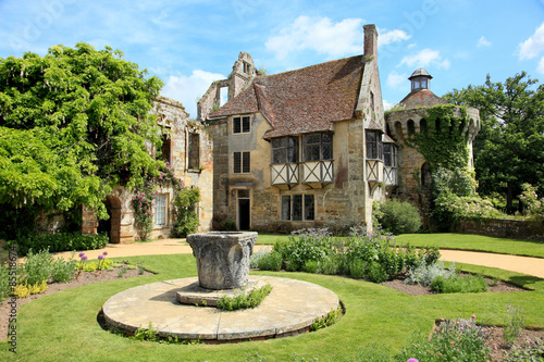Tableau sur toile English garden in spring near Kent