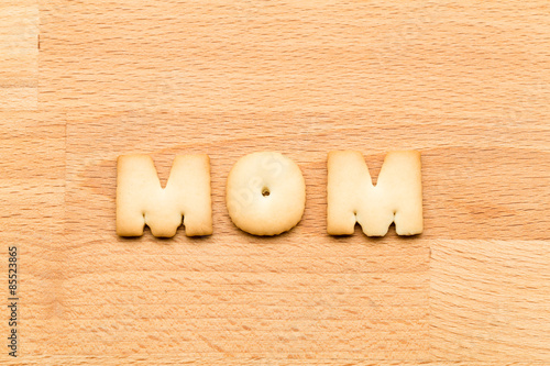 Word mom cookie over the wooden background