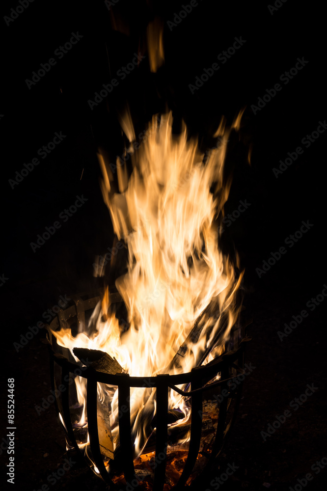 Feuer im Feuerkorb Stock Photo | Adobe Stock