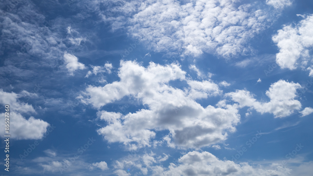 Fototapeta premium White clouds and blue sky