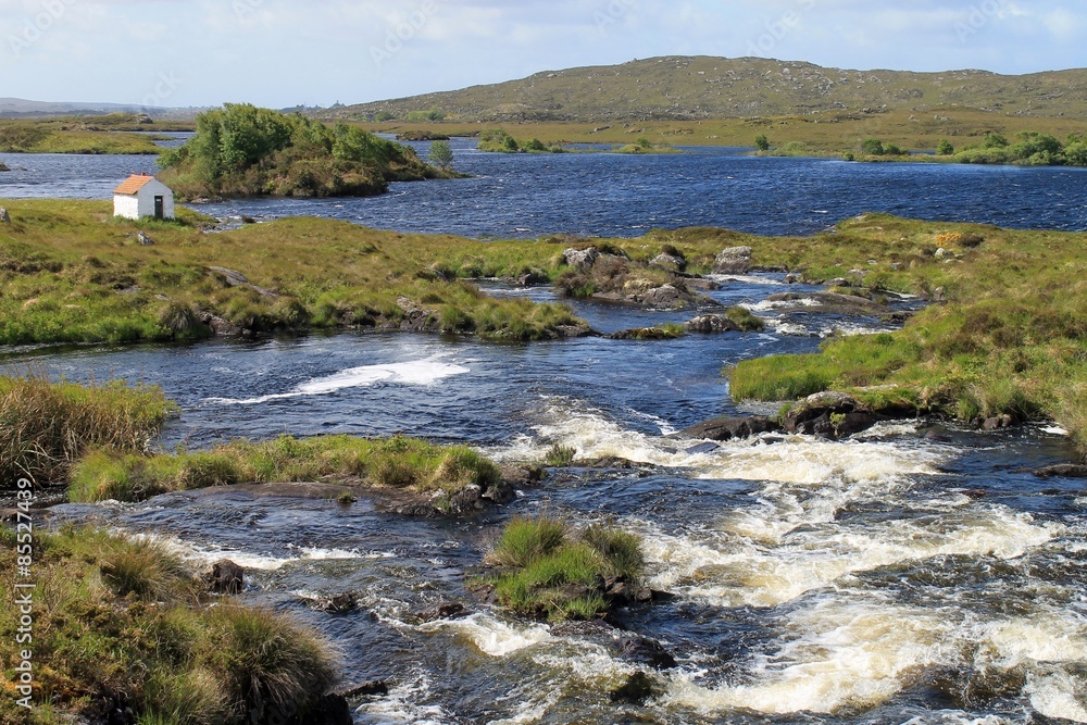 Flusslandschaft in der Nähe von Galway in Irland. Flusslandschaft in der Nähe von Galway in Irland.