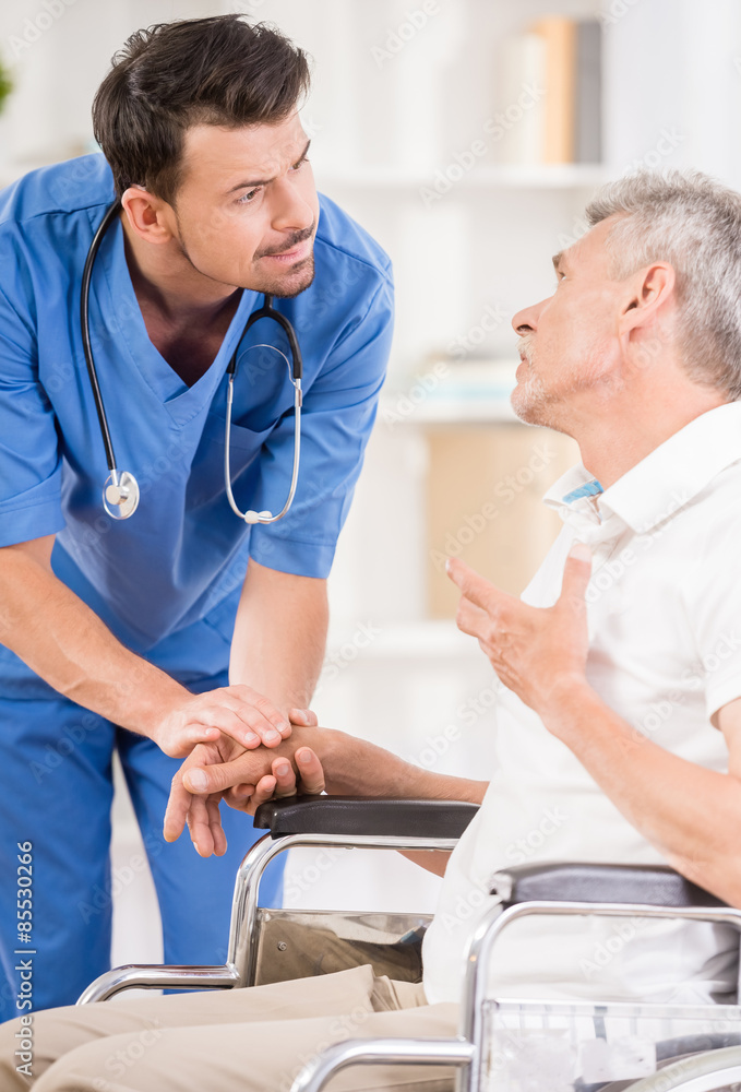 Obraz premium Old man at hospital