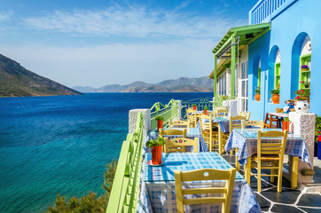 Fotobehang Cyprus Grieks balkonrestaurant met zeezicht  © A.Jedynak