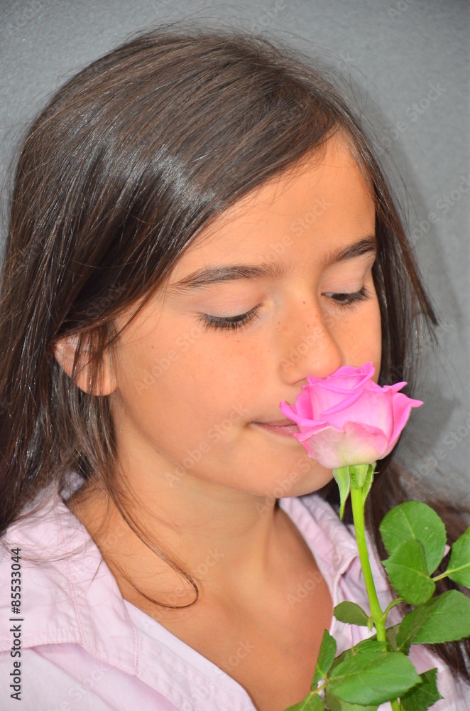 Mädchen mit Rosen Mädchen mit Rosen