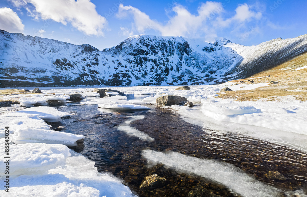 Obraz premium Frozen river, Lake District, UK.