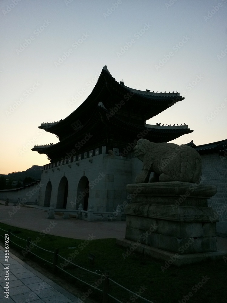 Fototapeta premium 일몰의 광화문