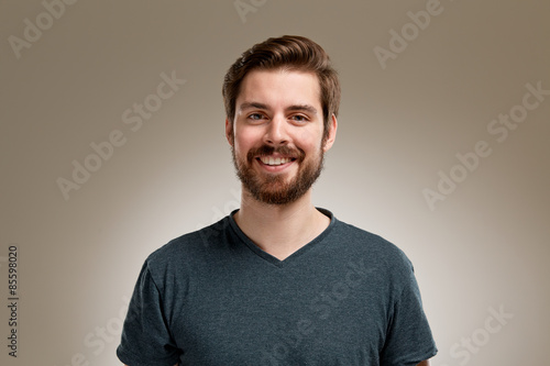 Cuadro en lienzo Portrait of smiling young man with beard