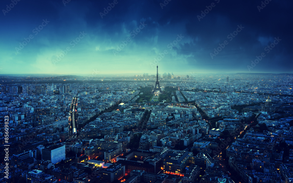 Naklejka premium Paris skyline at sunset, France