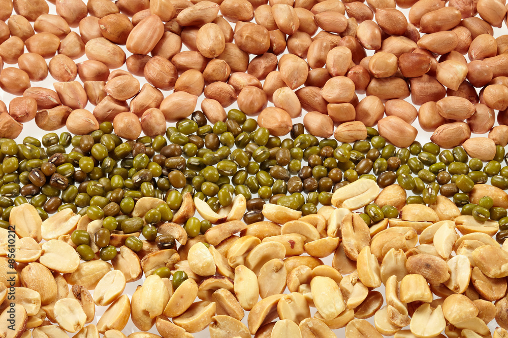 Fototapeta premium Peanut and Green bean isolated on white background