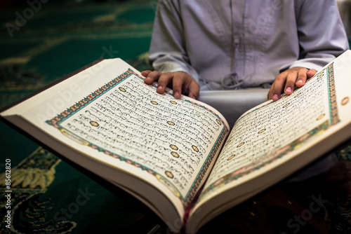 Reading Quran in a mosque