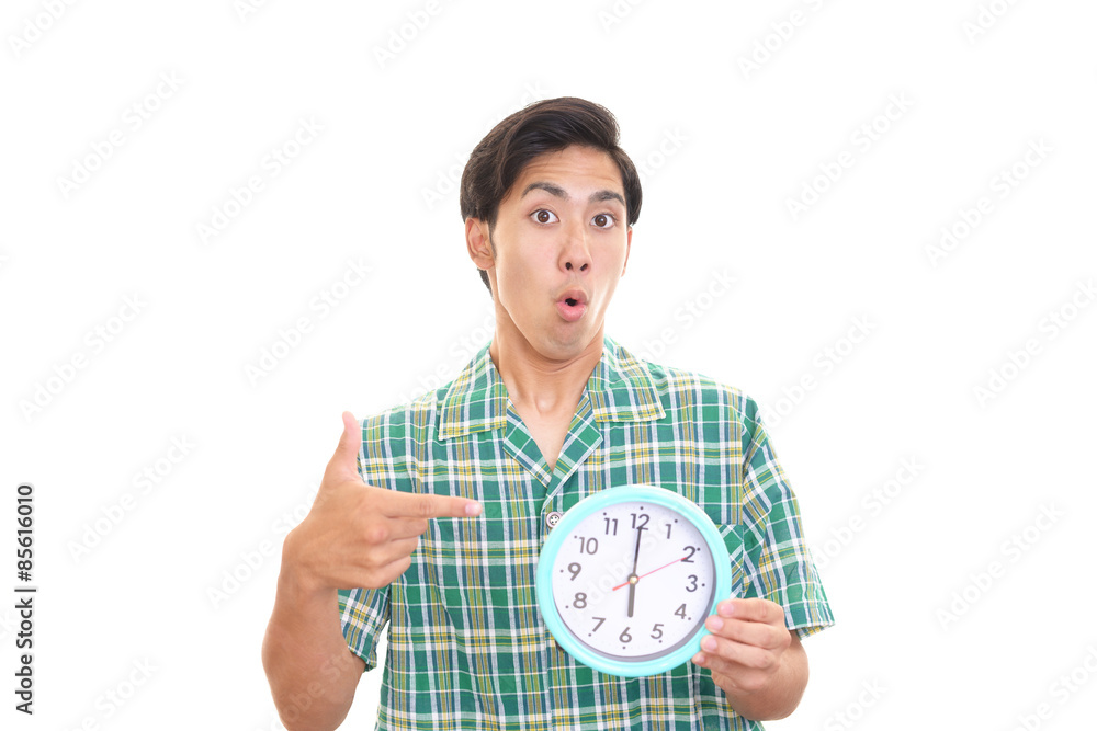 驚く男性