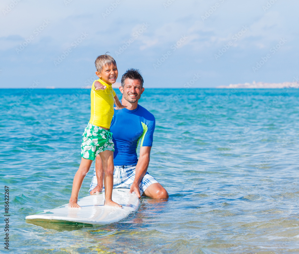 Obraz premium Boy surfing