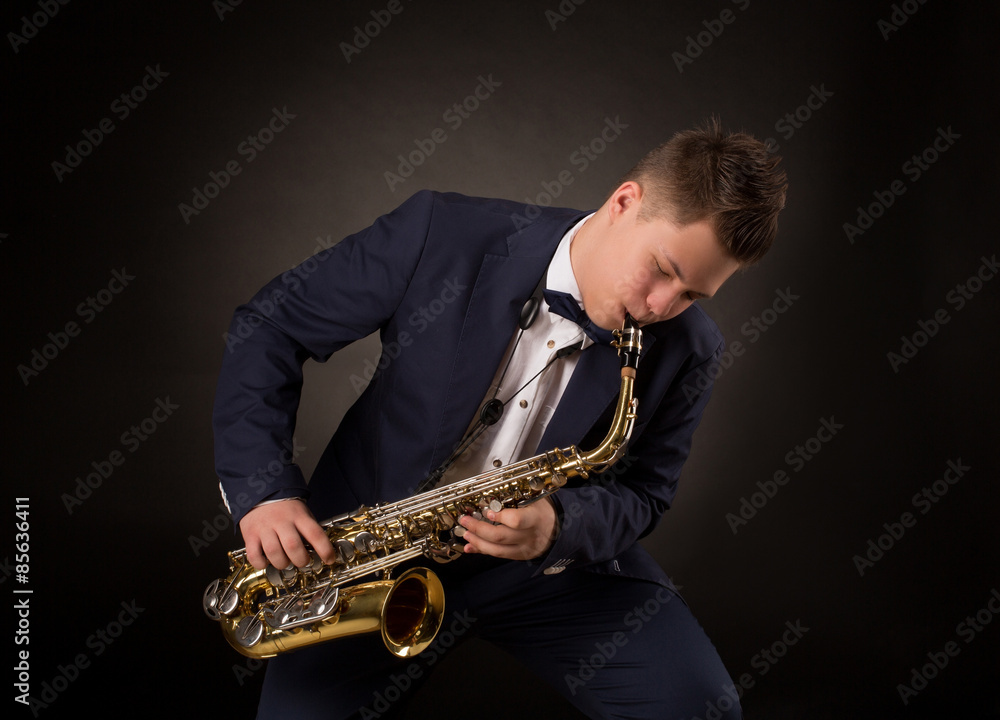 Naklejka premium Saxophonist