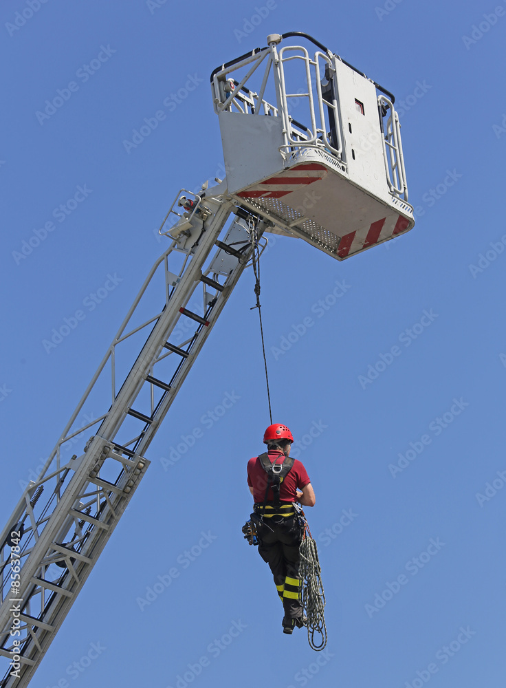 brave firefighters hung the rope climbing