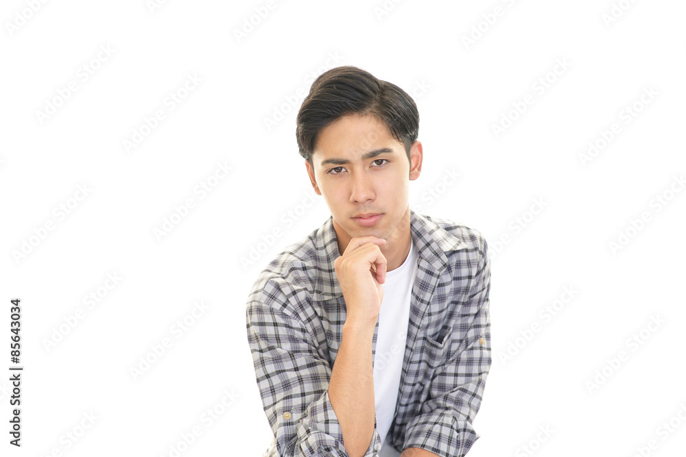 真剣な表情の男性 真剣な表情の男性