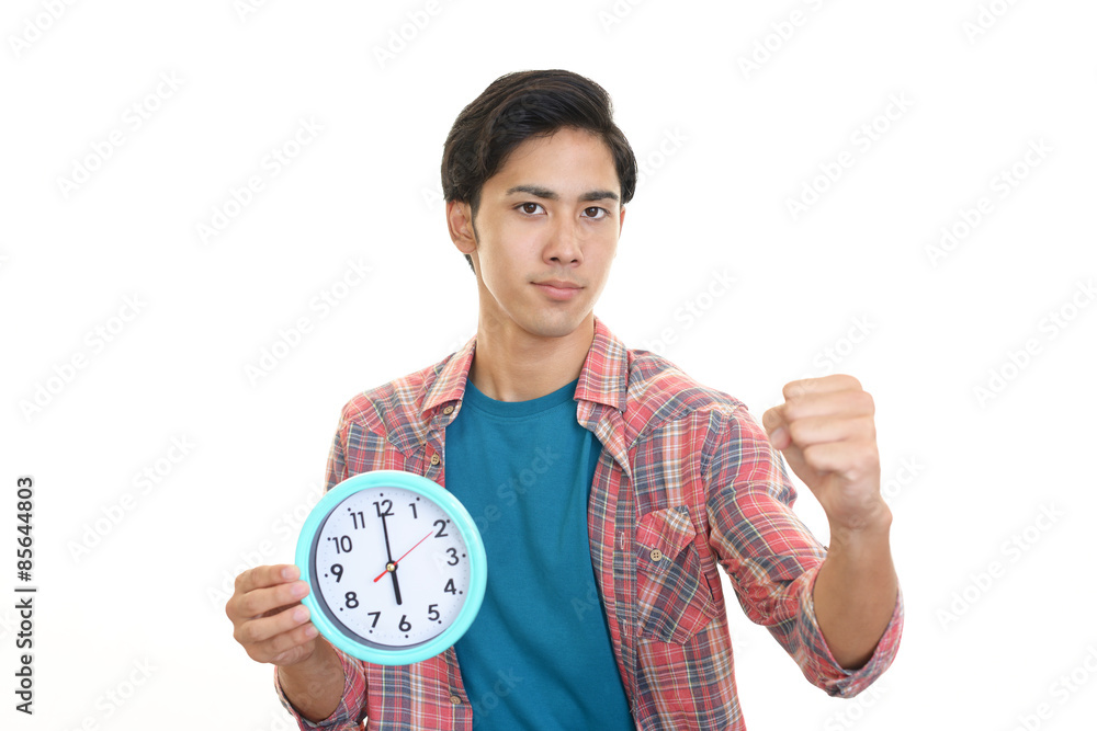 時計を持つ男性