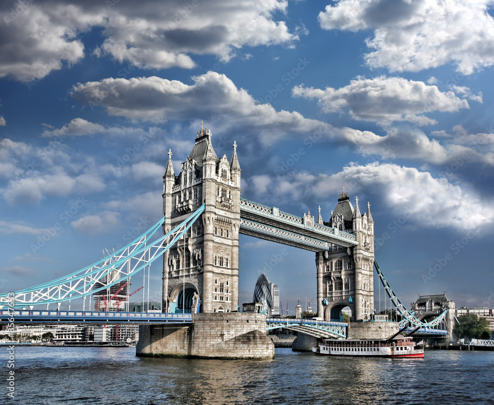 Obraz premium Tower Bridge in London, England