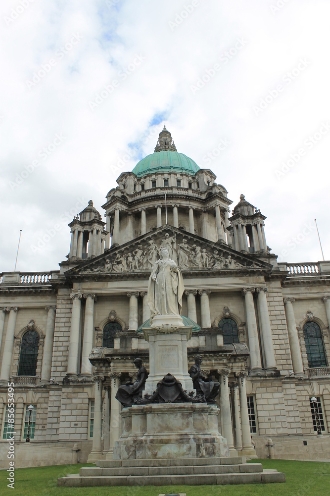 Das Rathaus von Belfast in Nordirland.