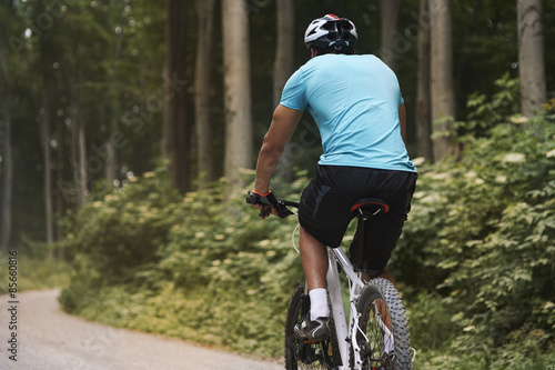 Tableau sur toile Cyclist on the ride in  the forest