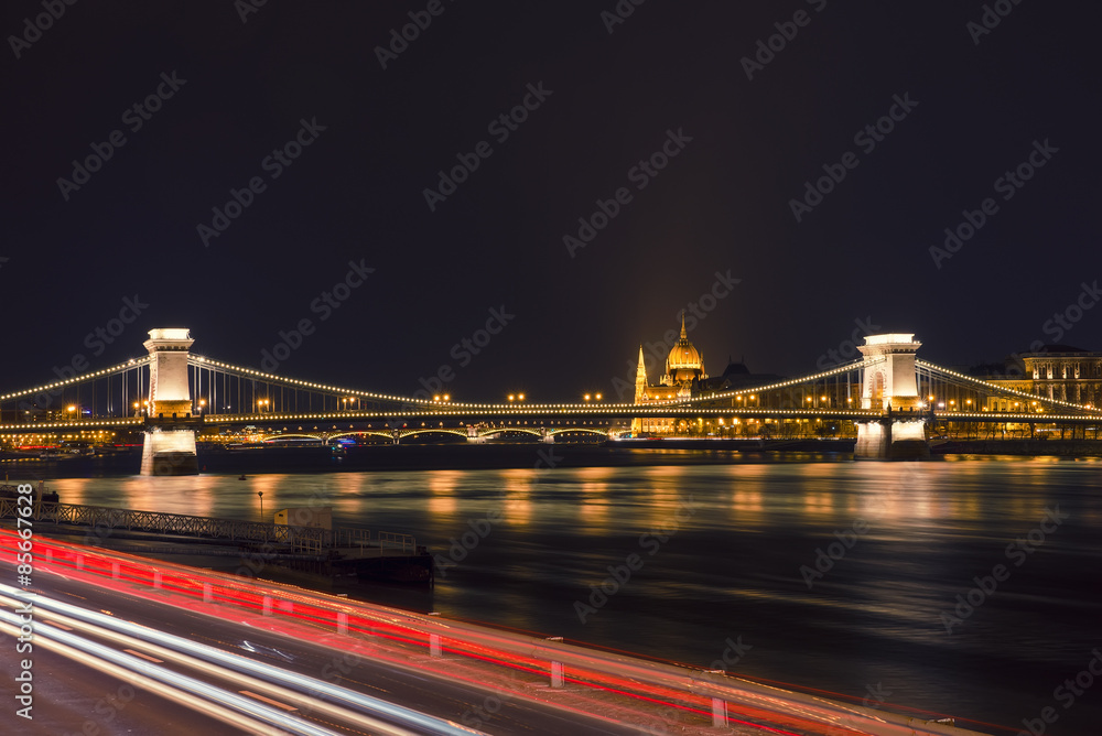 Obraz premium Chain Bridge 