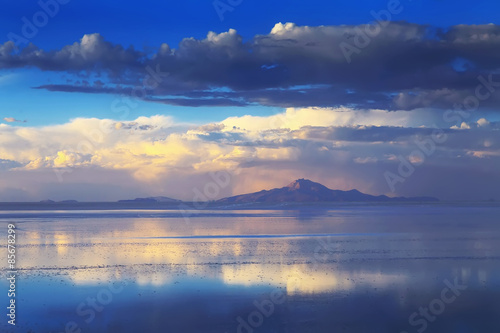 Salar de Uyuni is largest salt flat in the World  Altiplano  Bol